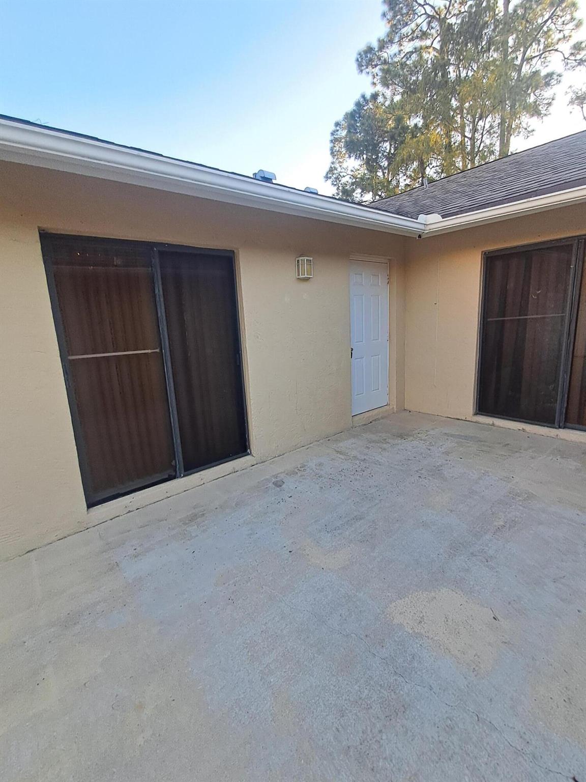 VILLAS AT SUGAR POND COND - Residential Lease