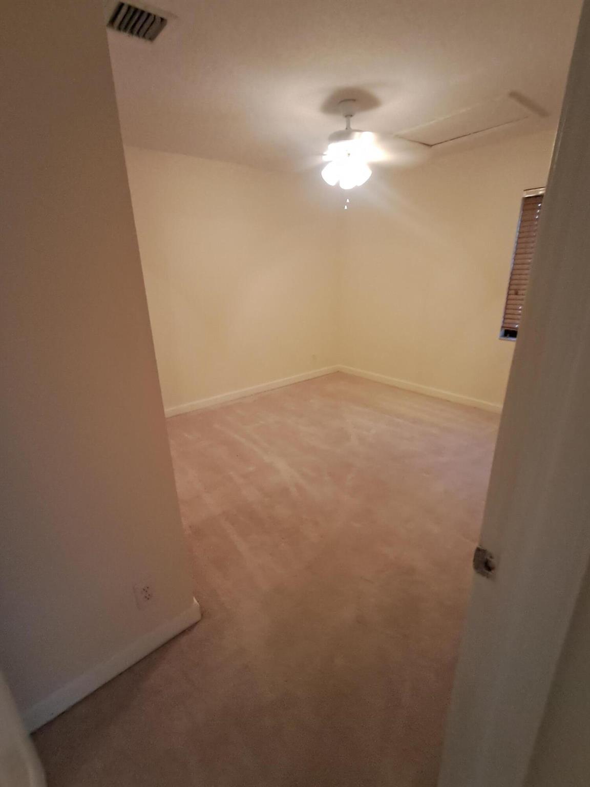 VILLAS AT SUGAR POND COND - Residential Lease