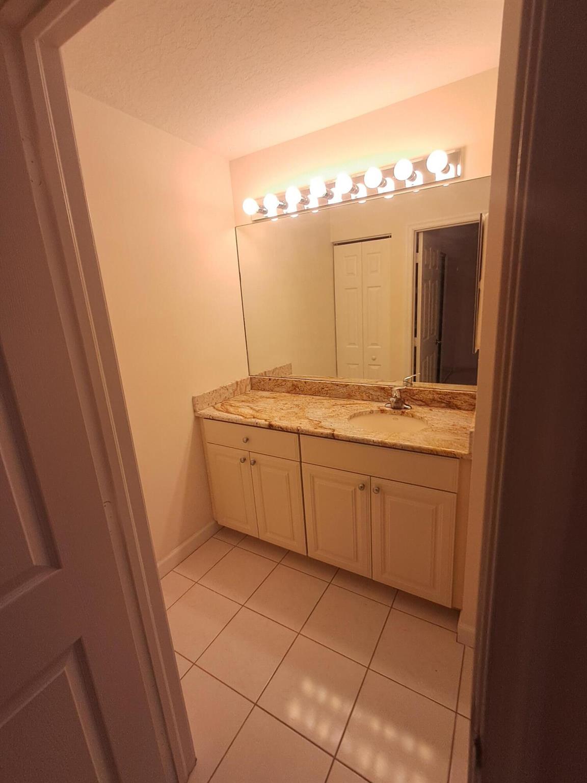 VILLAS AT SUGAR POND COND - Residential Lease