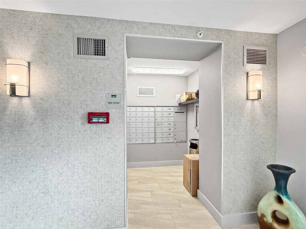 Island City Lofts Condo - Residential Lease