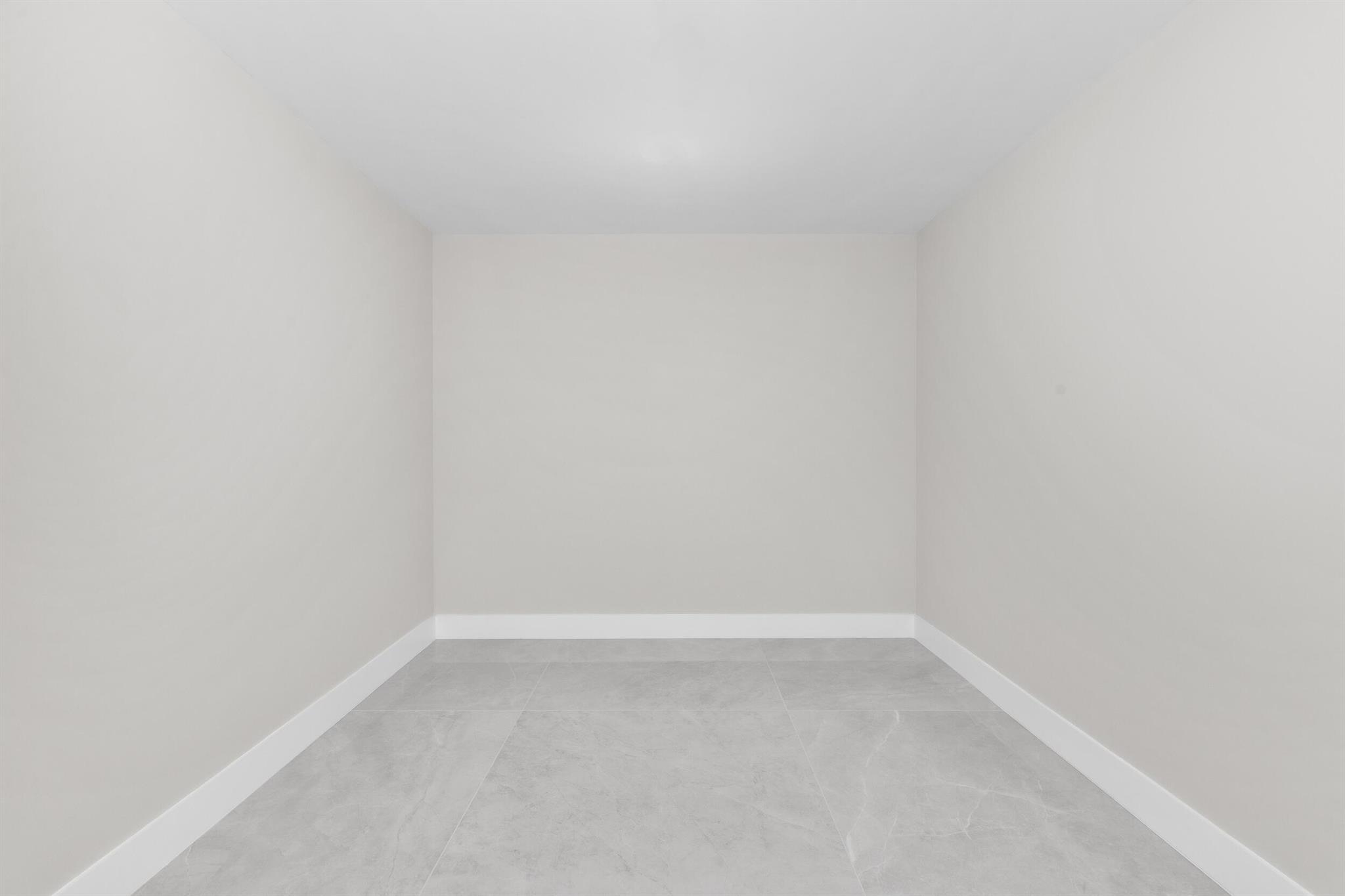 ROYAL PALM RESIDENCES - Residential