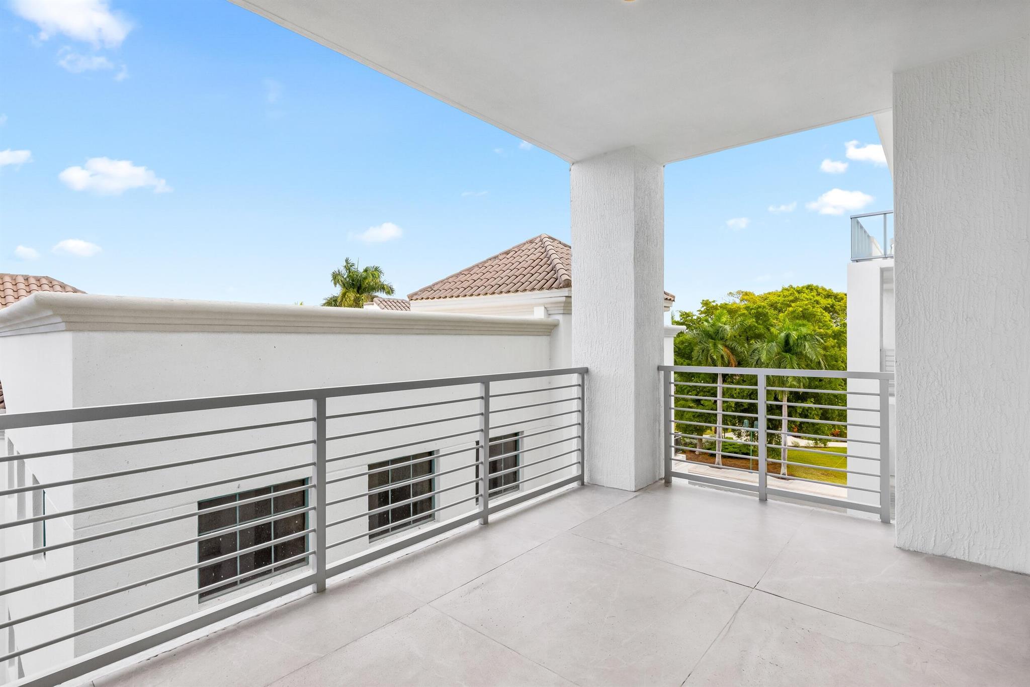 ROYAL PALM RESIDENCES - Residential