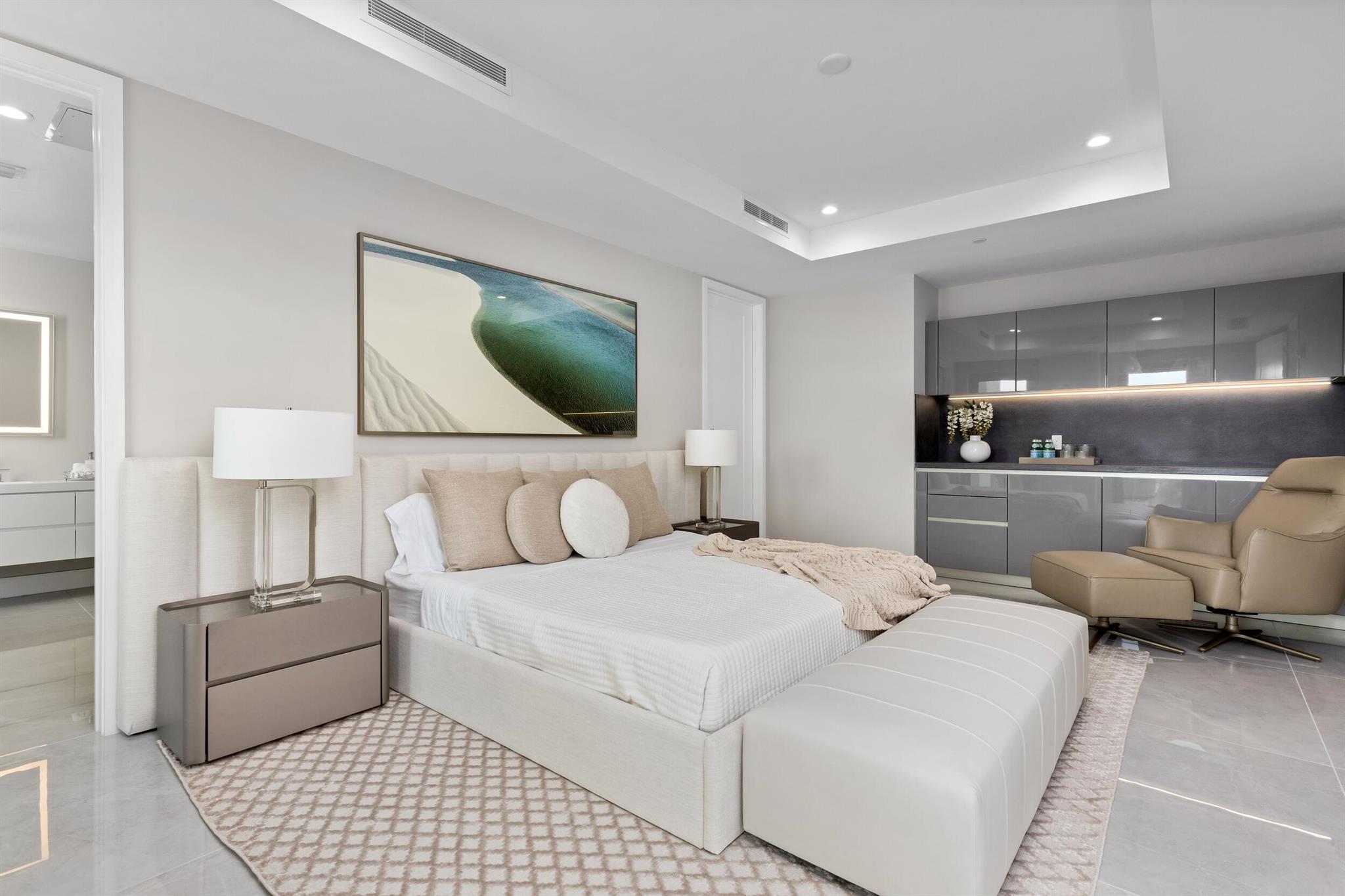 ROYAL PALM RESIDENCES - Residential