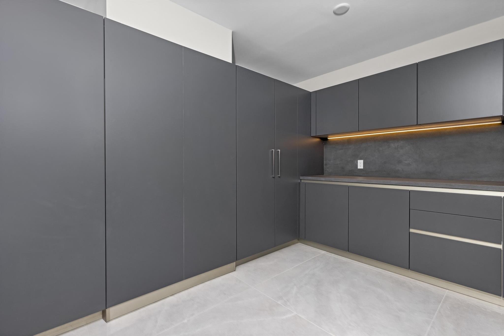 ROYAL PALM RESIDENCES - Residential