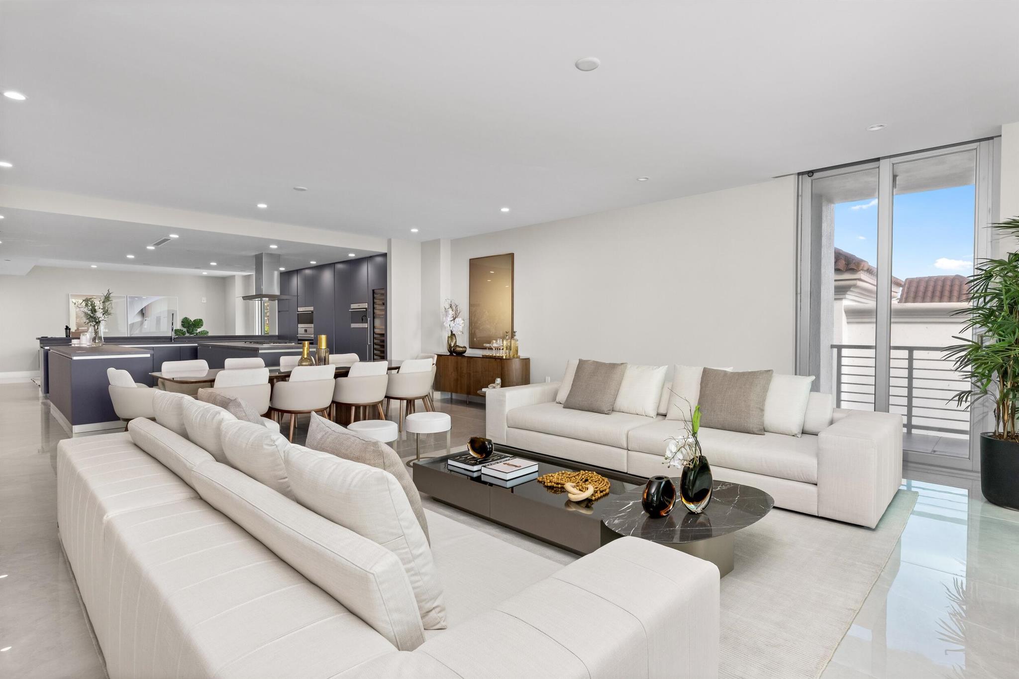 ROYAL PALM RESIDENCES - Residential