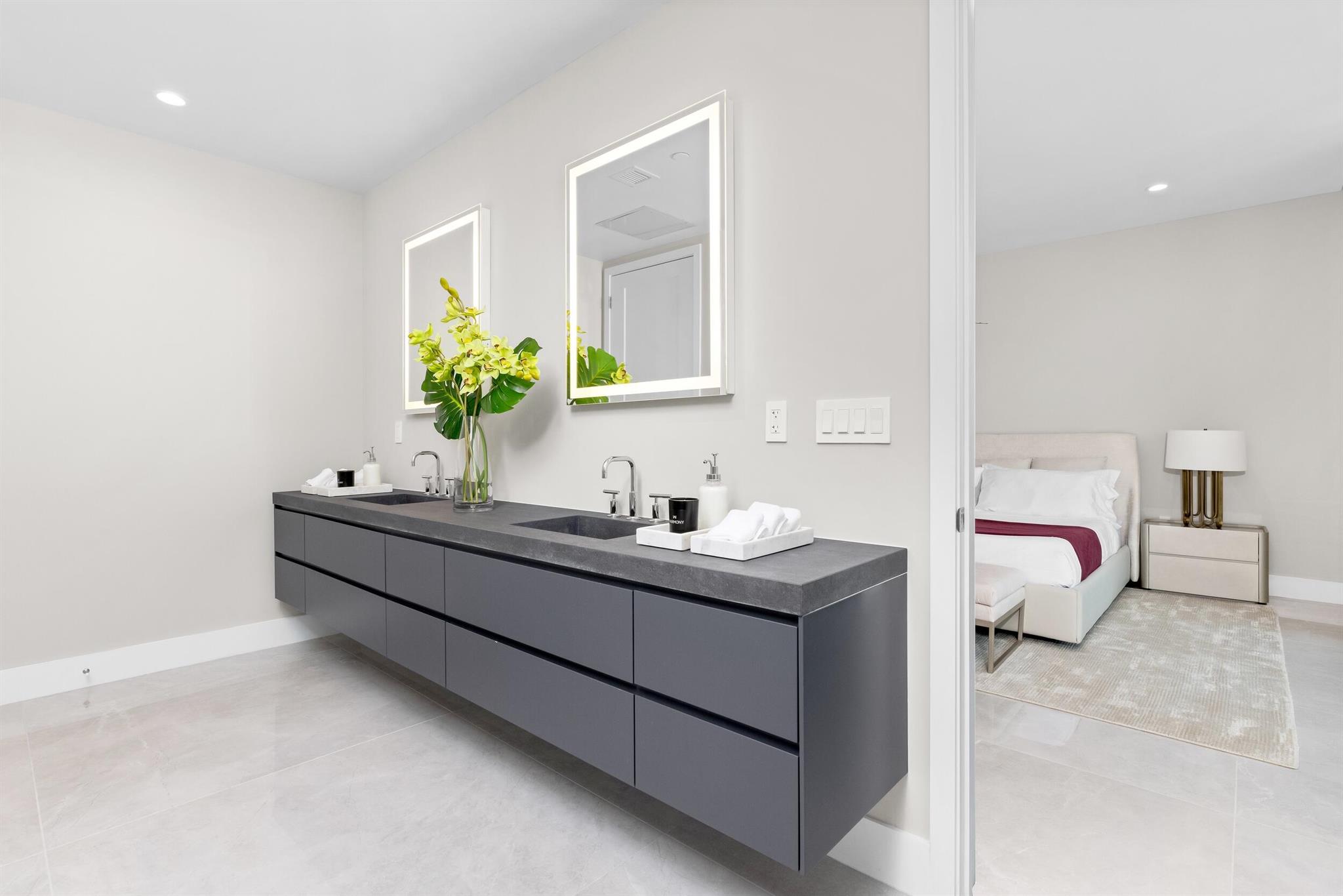 ROYAL PALM RESIDENCES - Residential