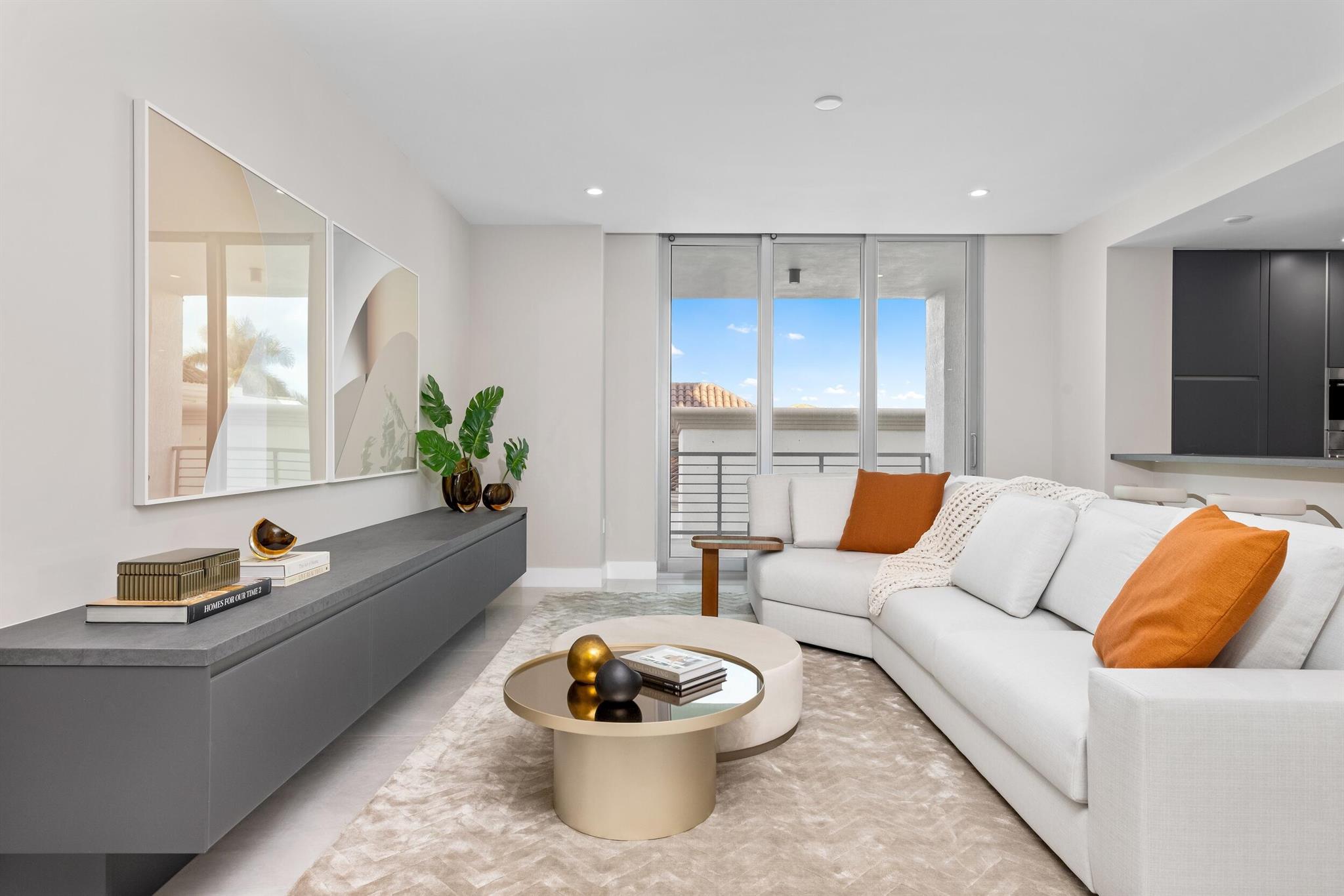 ROYAL PALM RESIDENCES - Residential