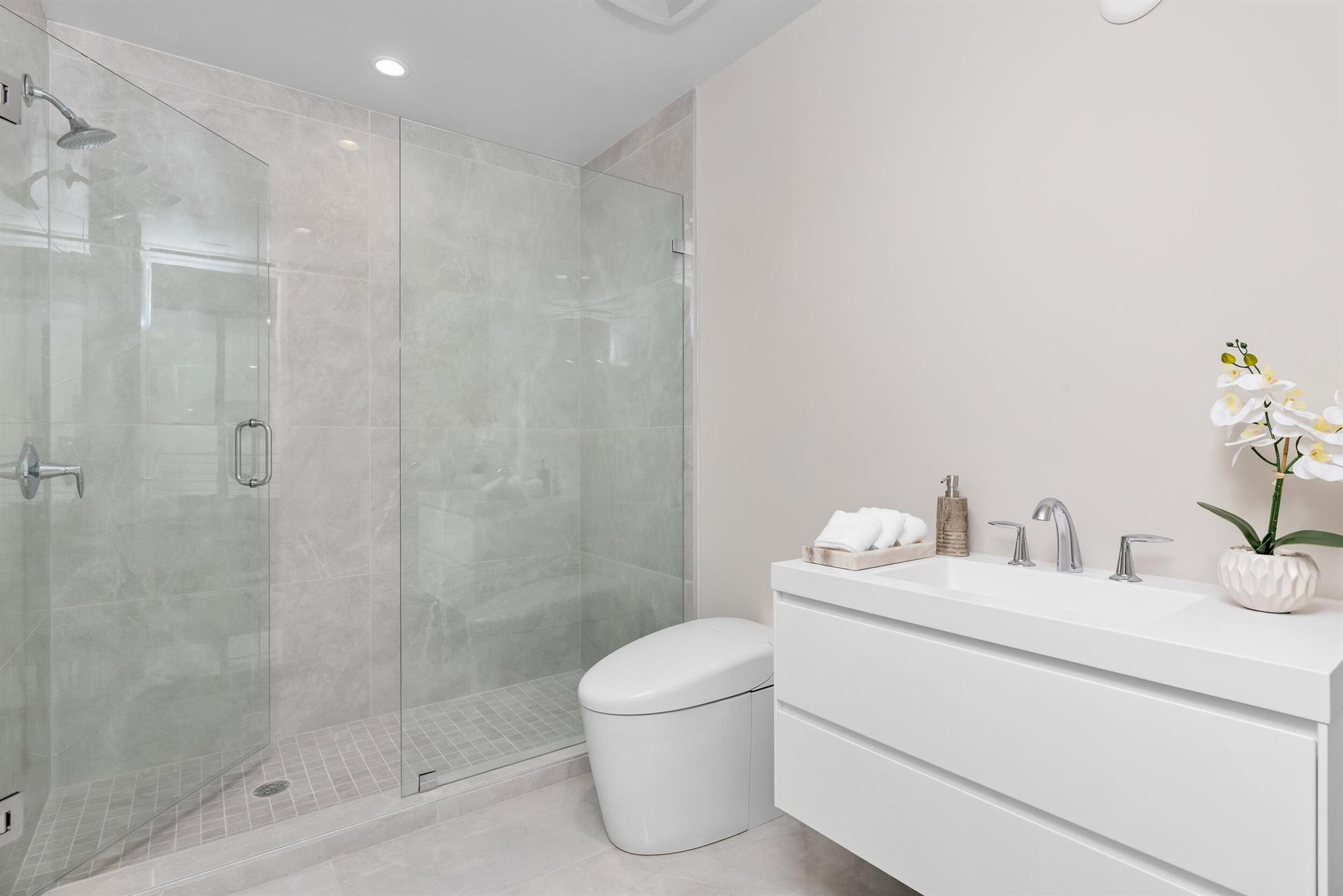 ROYAL PALM RESIDENCES - Residential