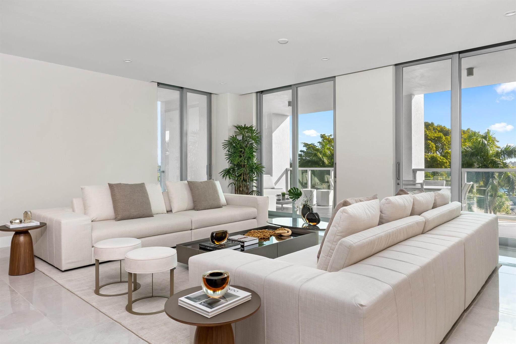 ROYAL PALM RESIDENCES - Residential