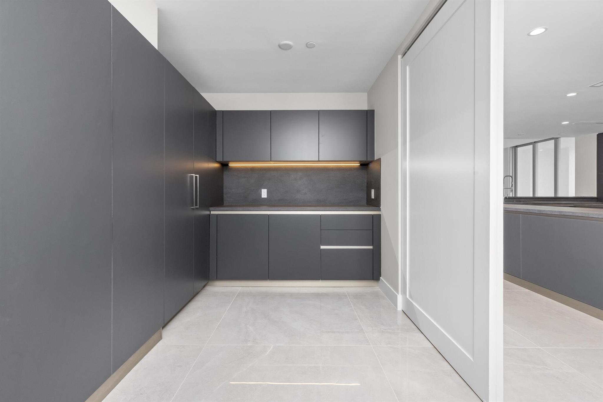 ROYAL PALM RESIDENCES - Residential