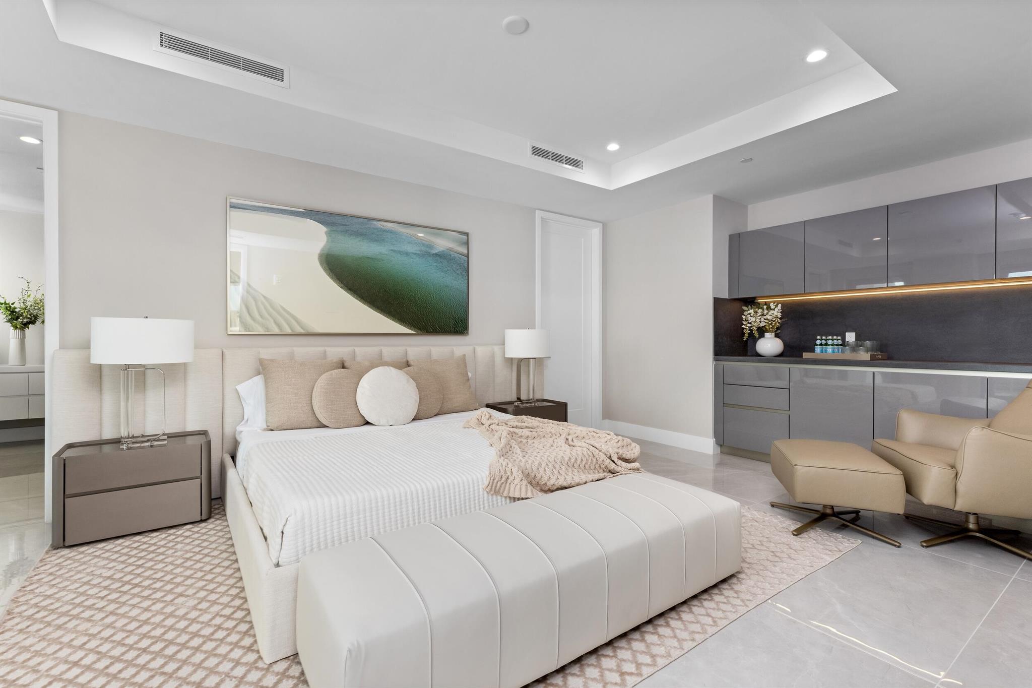 ROYAL PALM RESIDENCES - Residential