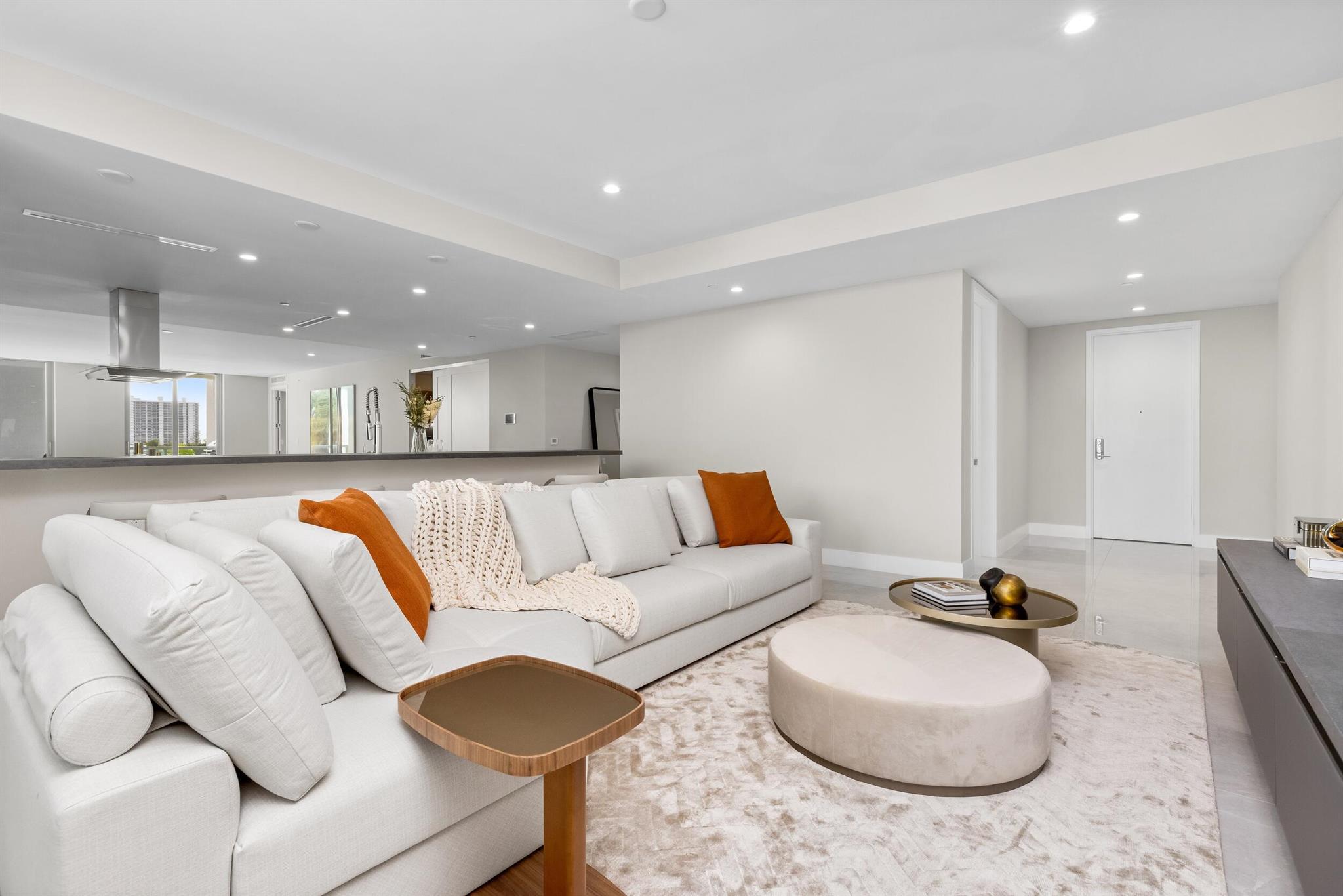 ROYAL PALM RESIDENCES - Residential