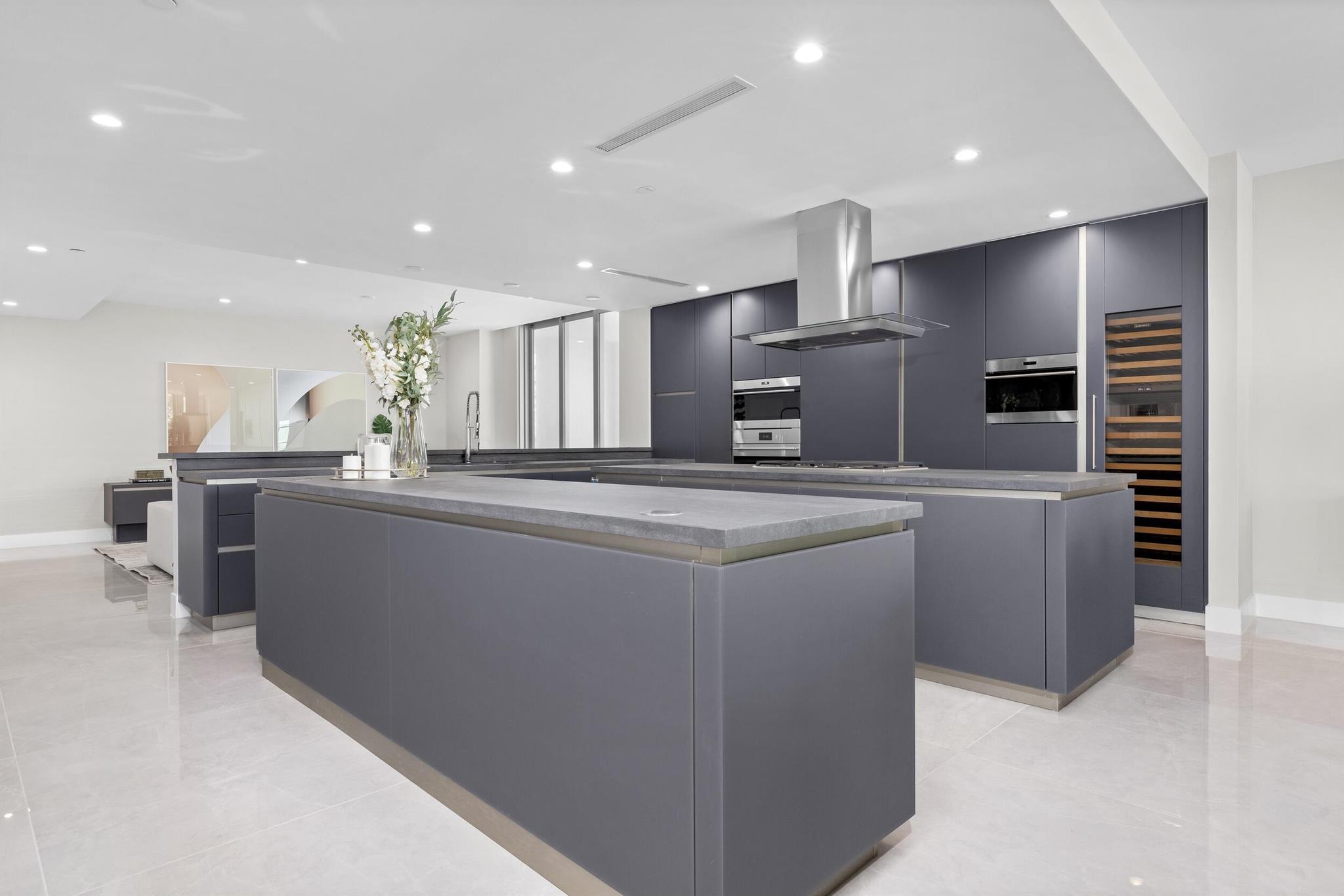 ROYAL PALM RESIDENCES - Residential