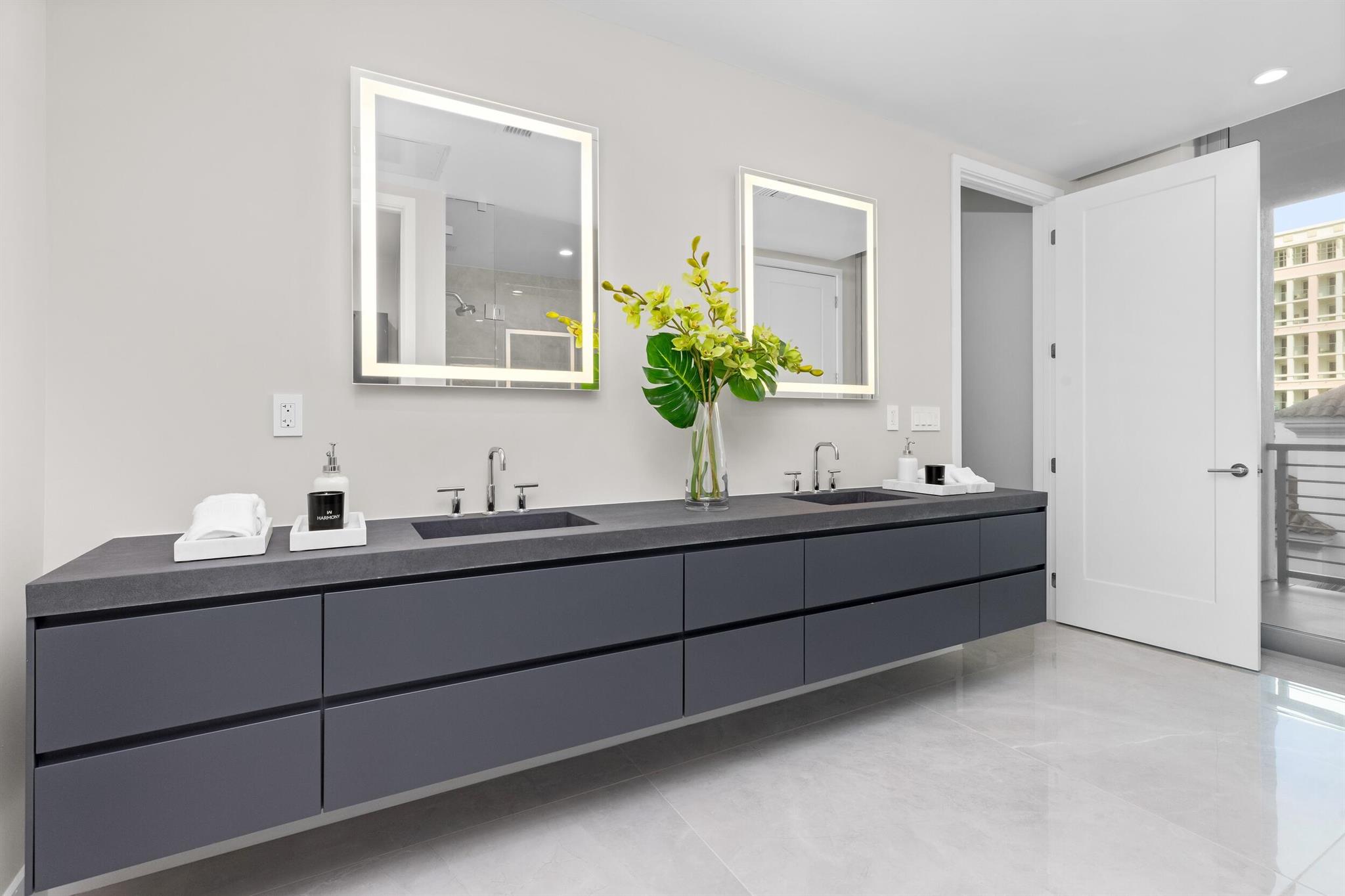 ROYAL PALM RESIDENCES - Residential