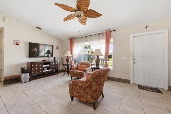 331 NW Dearman Street