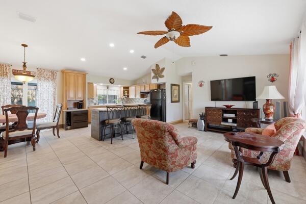 331 NW Dearman Street