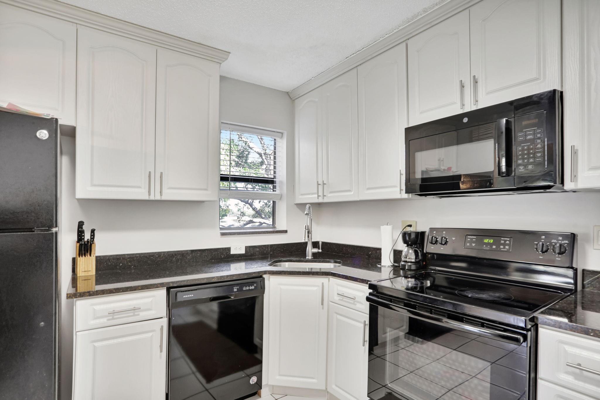 2748 S Carambola Cir S 1923, Coconut Creek, FL, 33066/$274,900 2 2748 S Carambola Cir S 1923