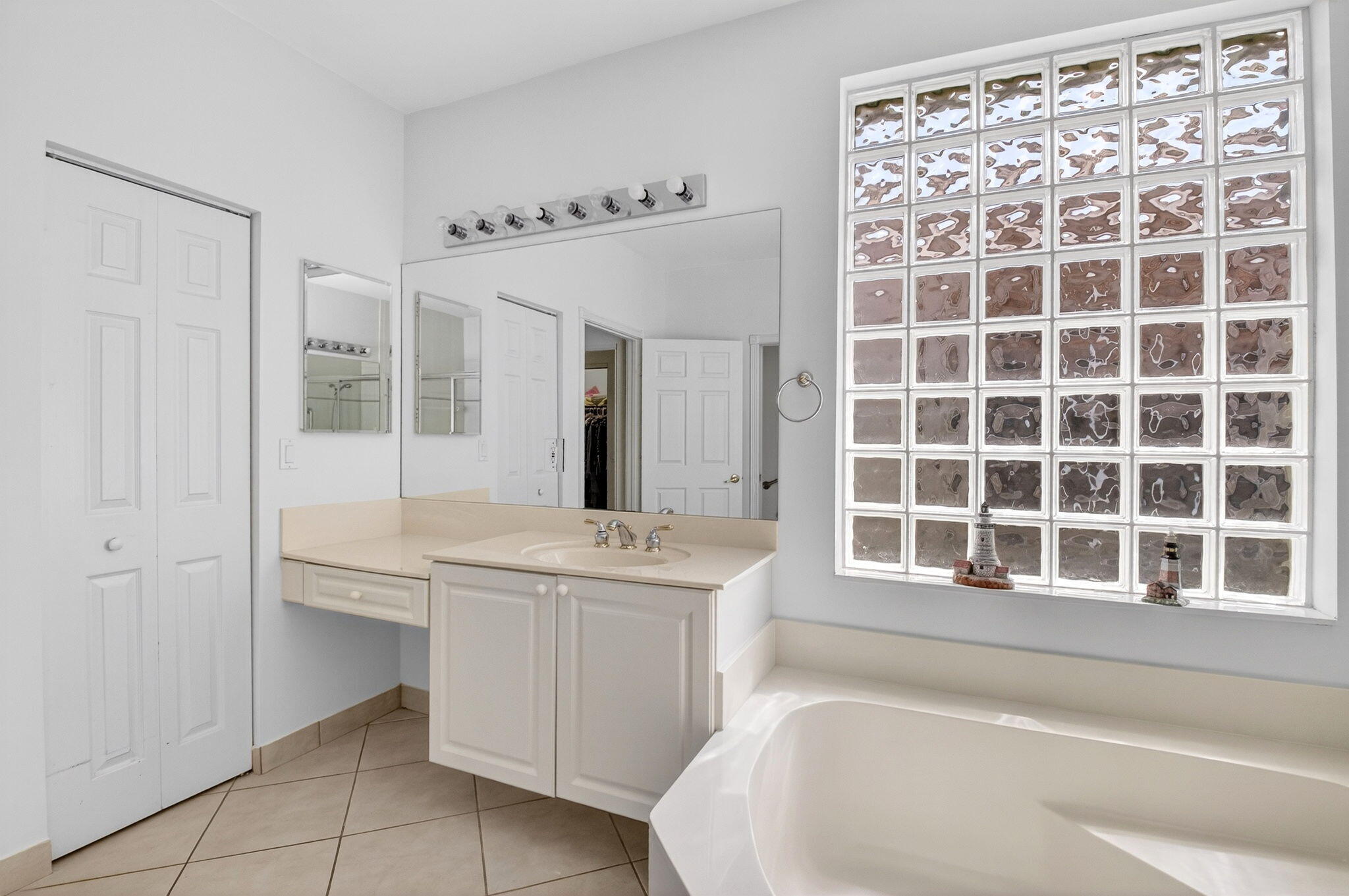 VALENCIA FALLS - Residential