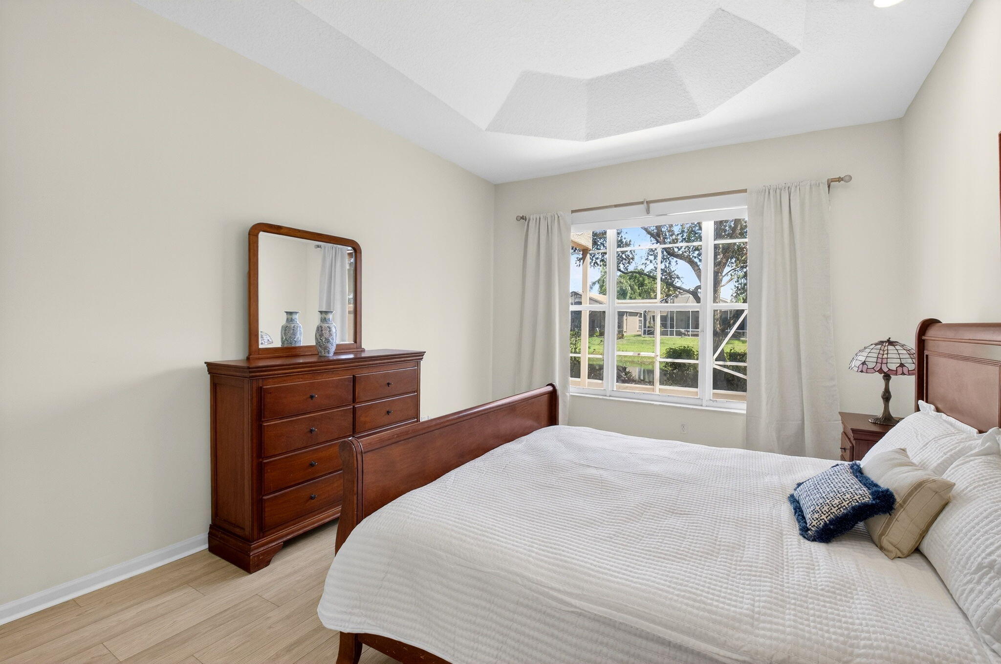 VALENCIA FALLS - Residential