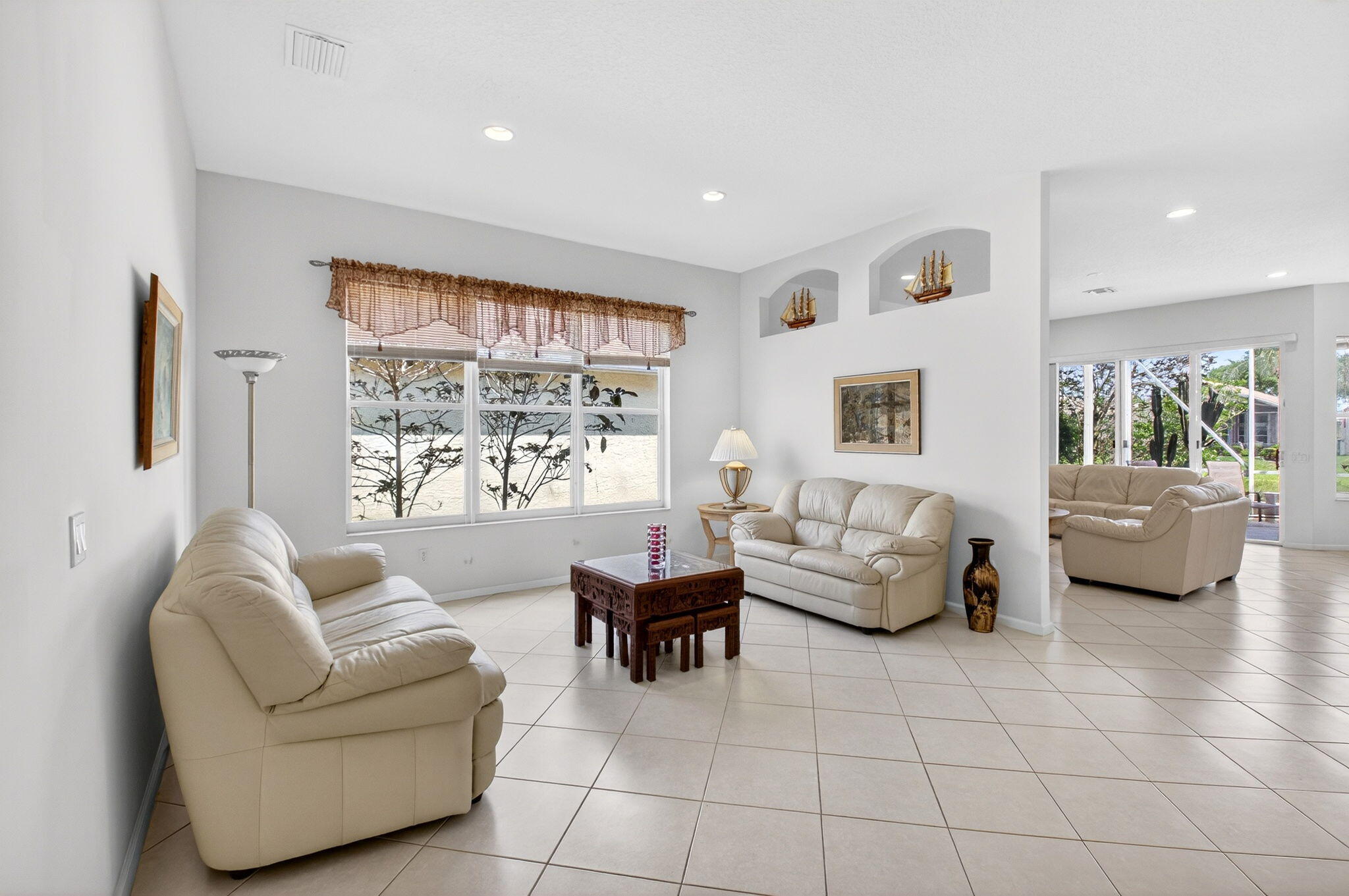 VALENCIA FALLS - Residential