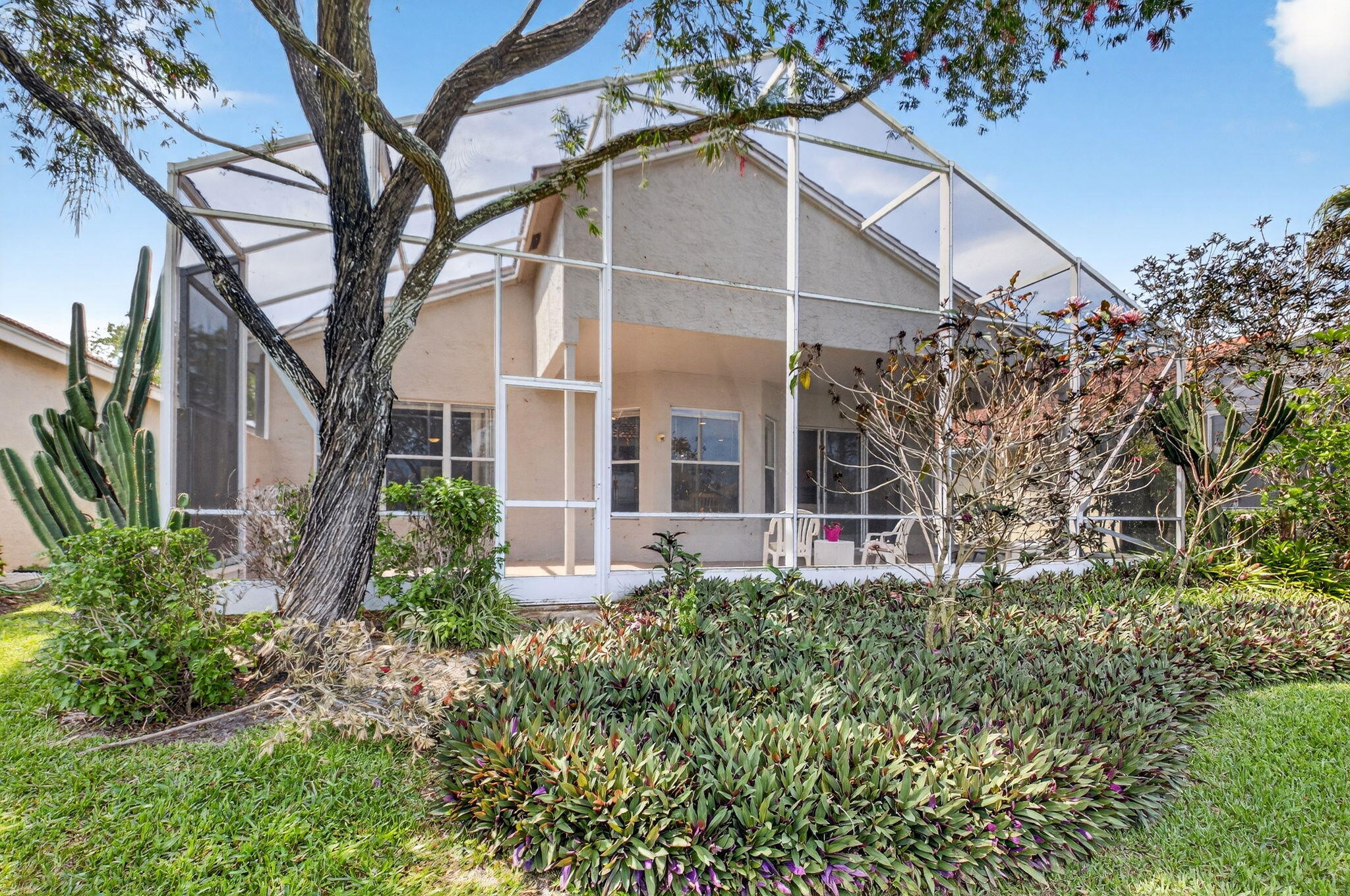 VALENCIA FALLS - Residential