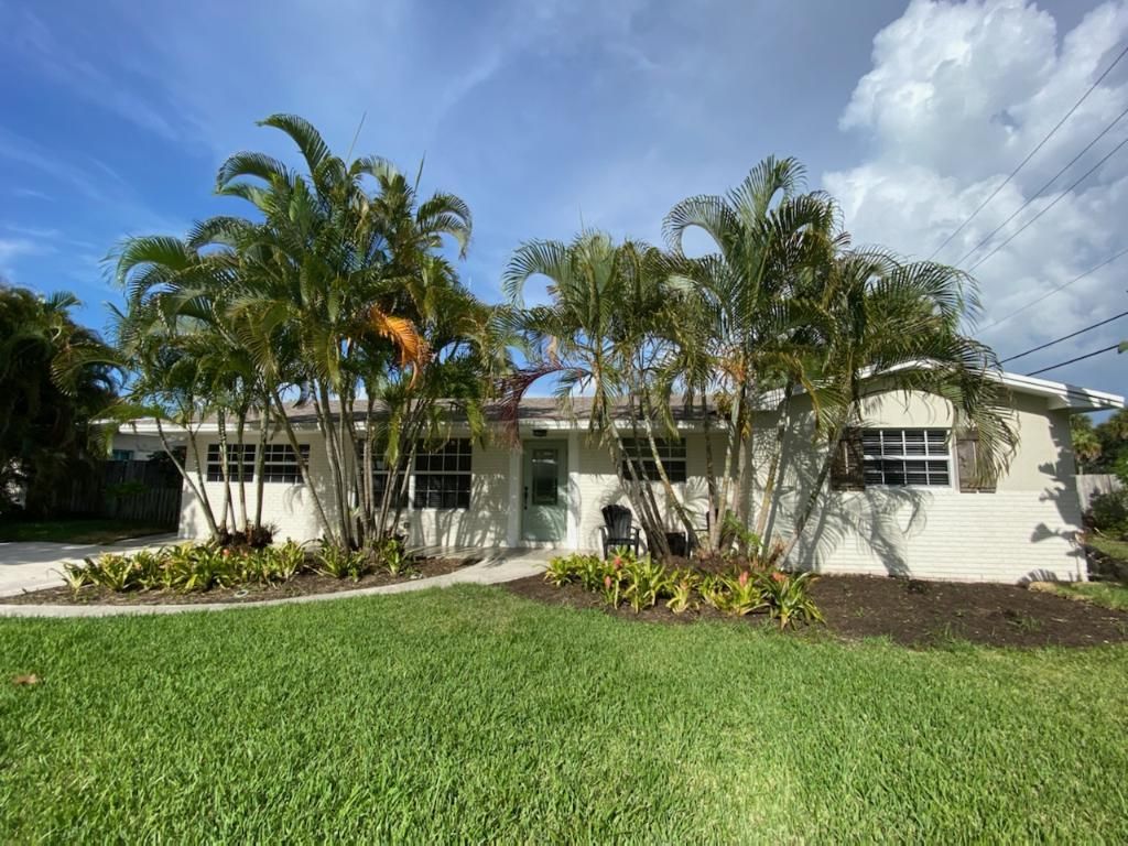 Photo of 19185 SE Homewood Avenue, Tequesta, FL 33469 (MLS # R10799811)