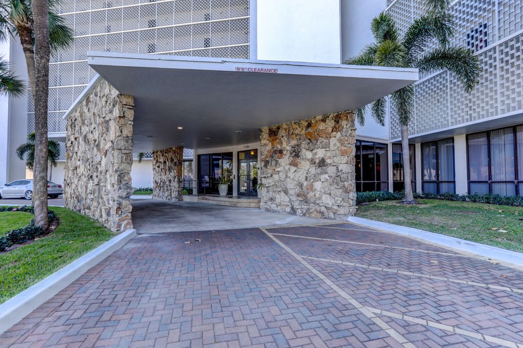 Photo of 336 Golfview Road #612, North Palm Beach, FL 33408 (MLS # R10944429)
