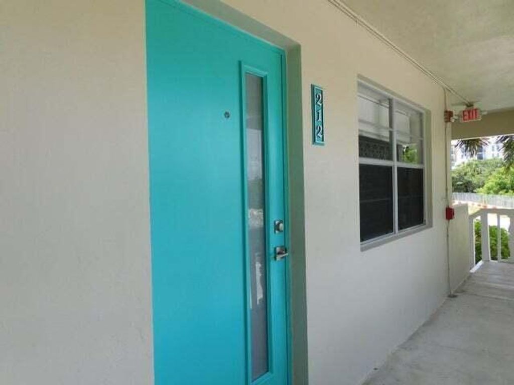 Photo of 640 SE 2nd Avenue, Boynton Beach, FL 33435 (MLS # B26005640)