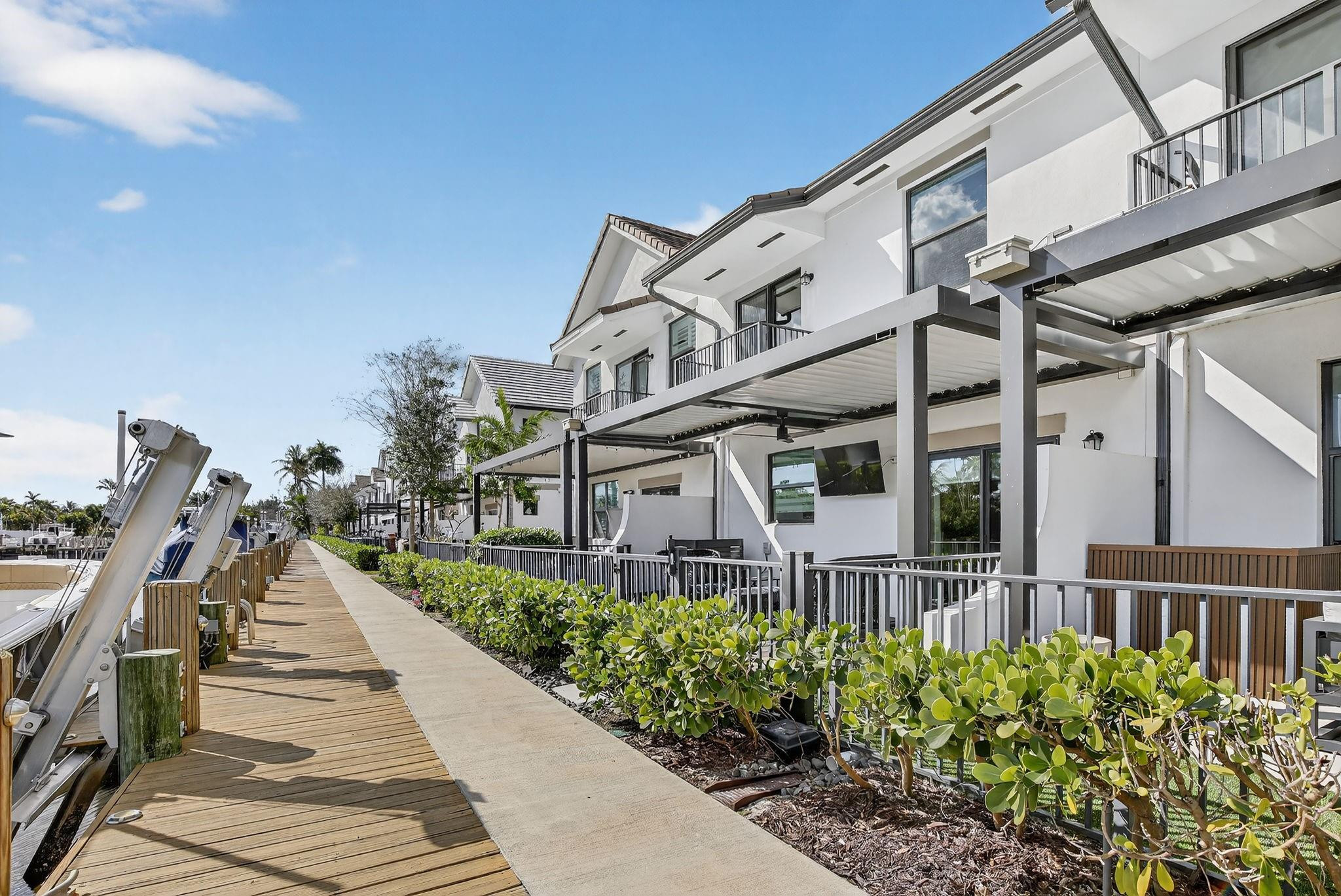 AQUA BELLA - Residential