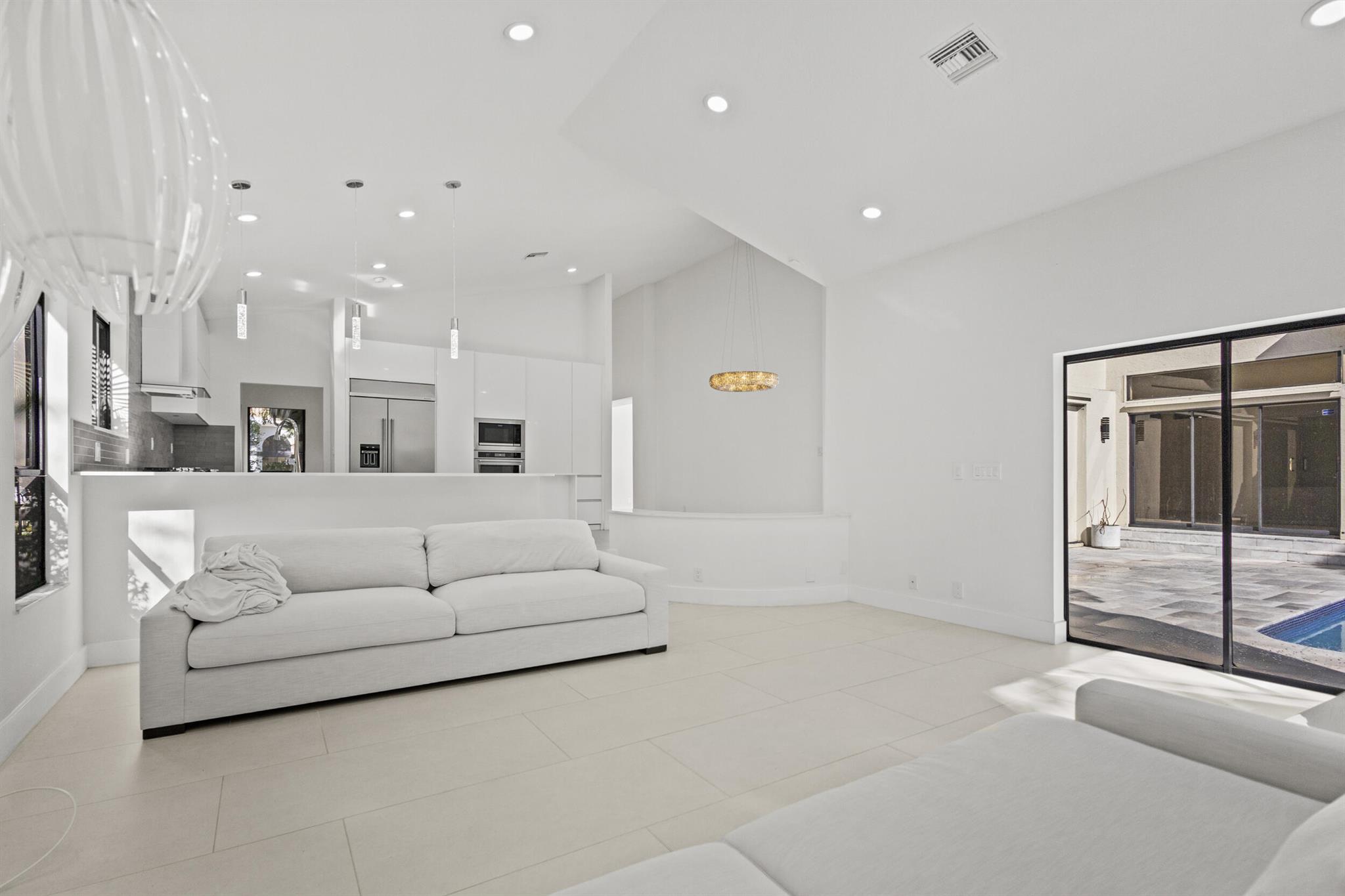 GLEN OAKS 1ST ADD - Residential Lease