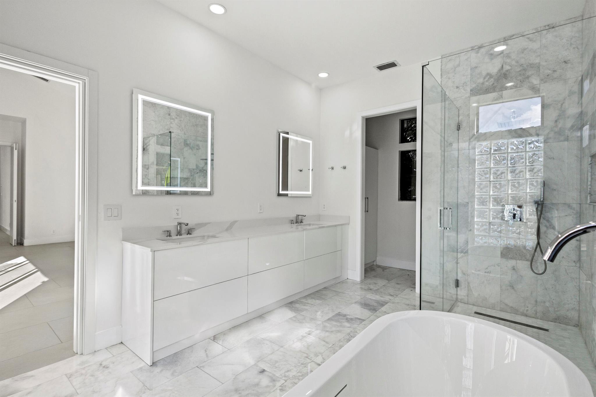 GLEN OAKS 1ST ADD - Residential Lease
