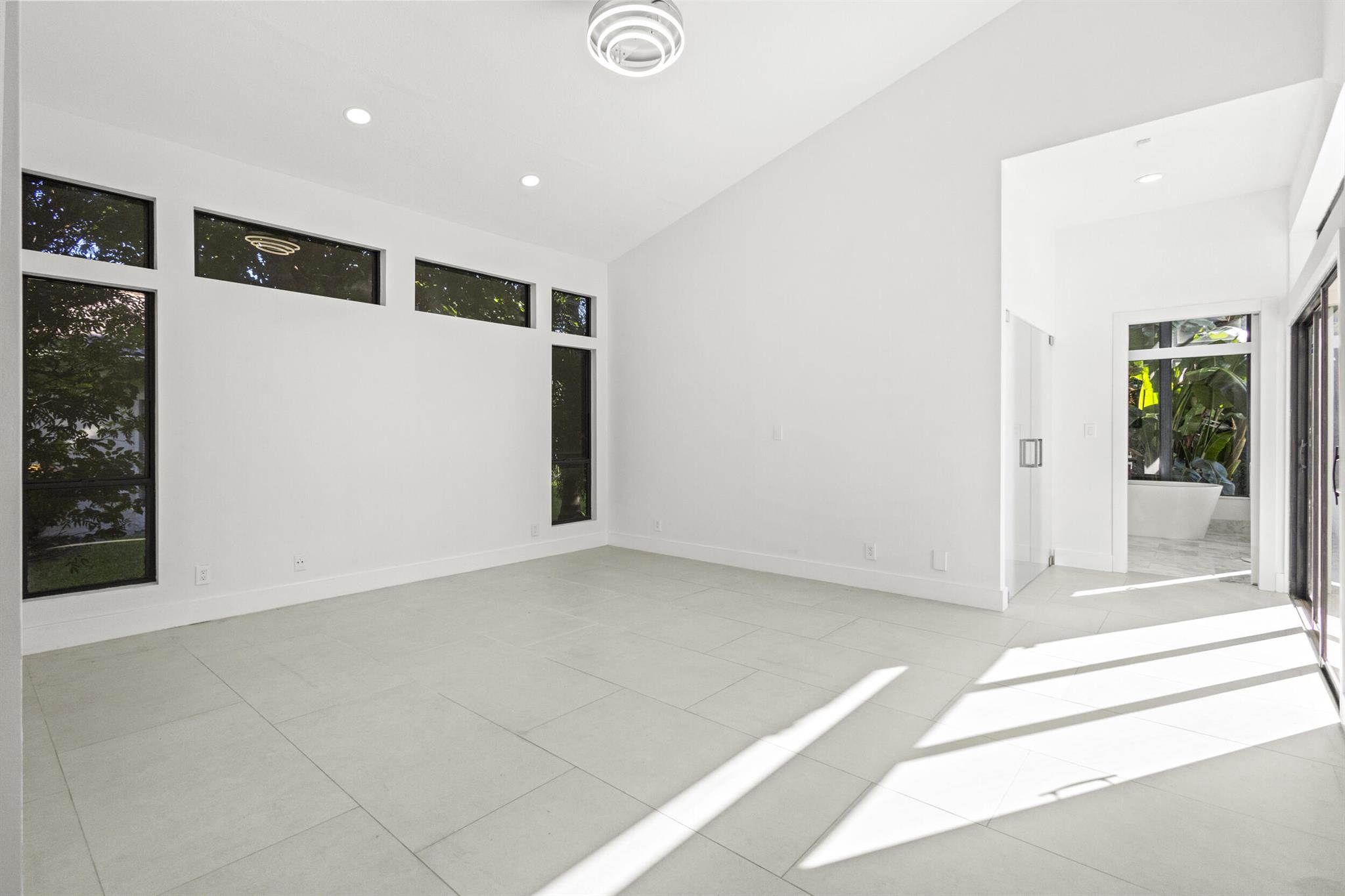 GLEN OAKS 1ST ADD - Residential Lease
