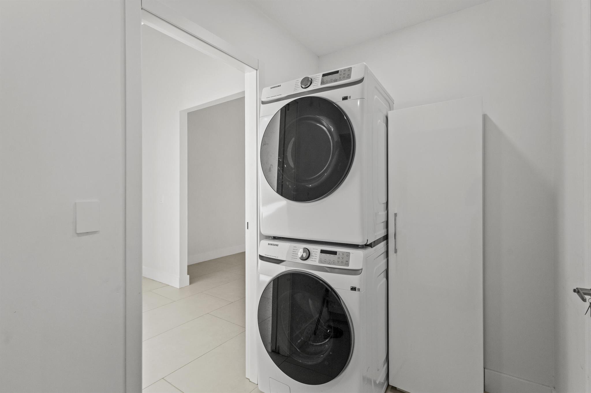 GLEN OAKS 1ST ADD - Residential Lease
