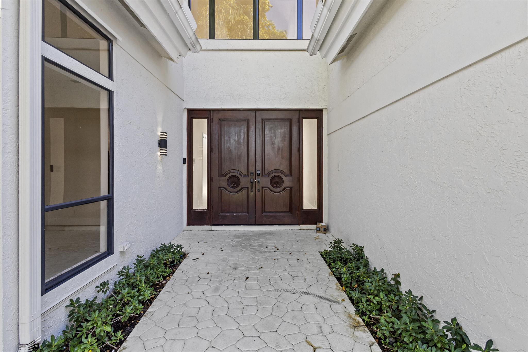GLEN OAKS 1ST ADD - Residential Lease