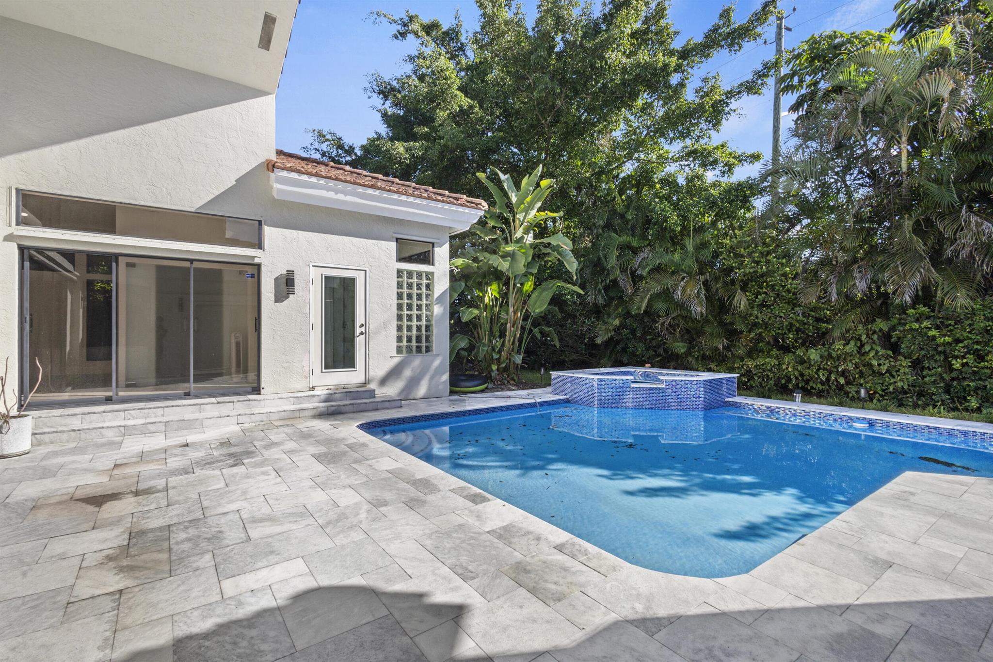GLEN OAKS 1ST ADD - Residential Lease