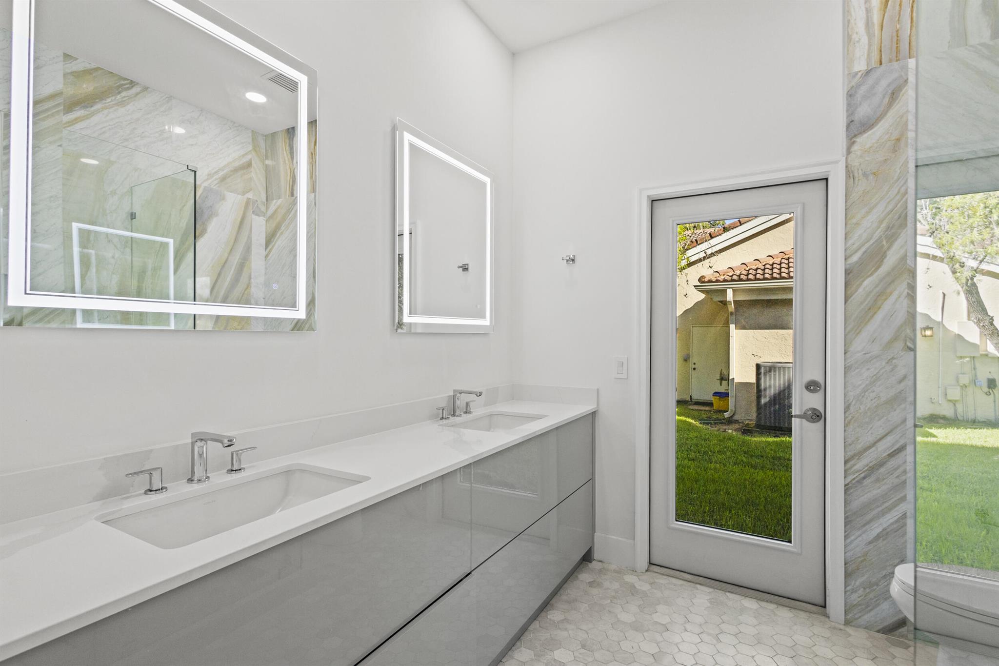 GLEN OAKS 1ST ADD - Residential Lease