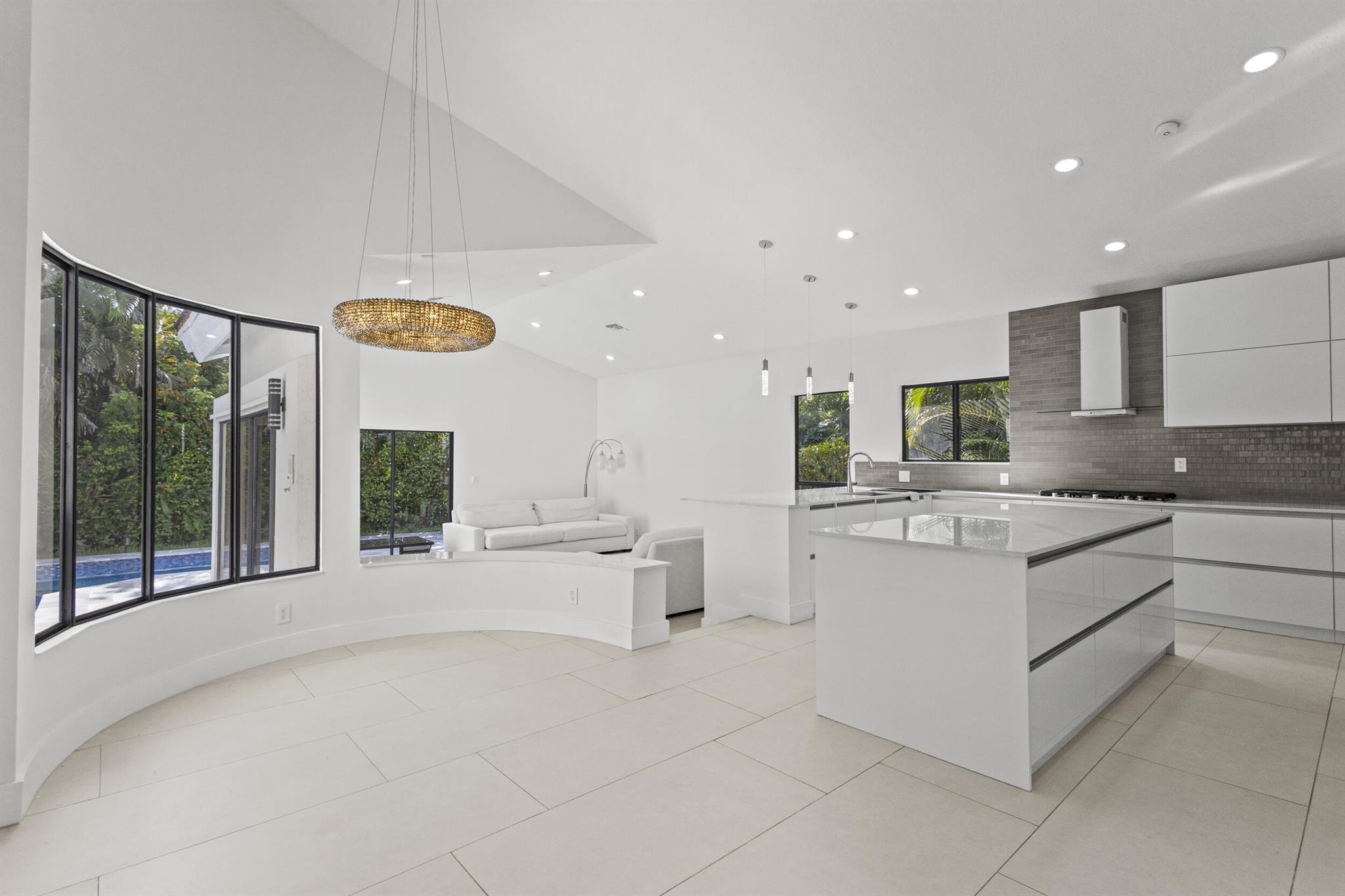GLEN OAKS 1ST ADD - Residential Lease