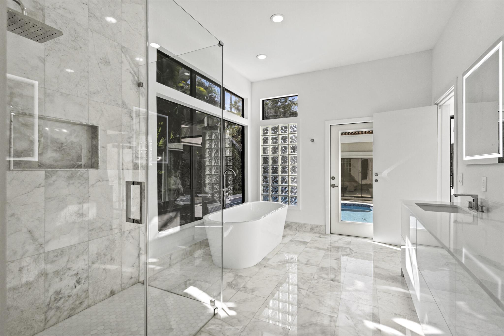 GLEN OAKS 1ST ADD - Residential Lease