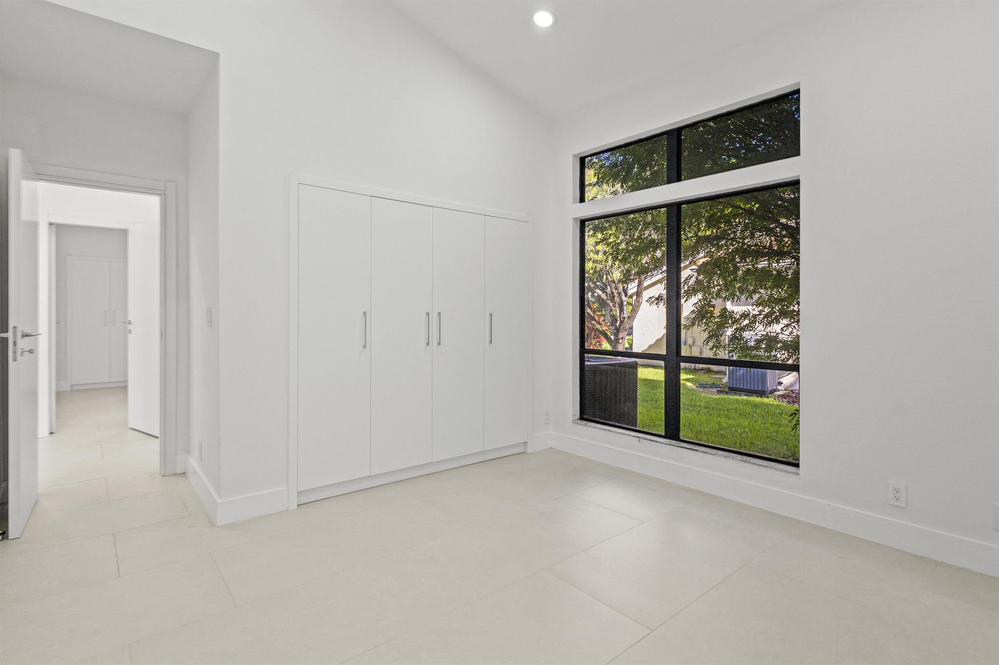 GLEN OAKS 1ST ADD - Residential Lease