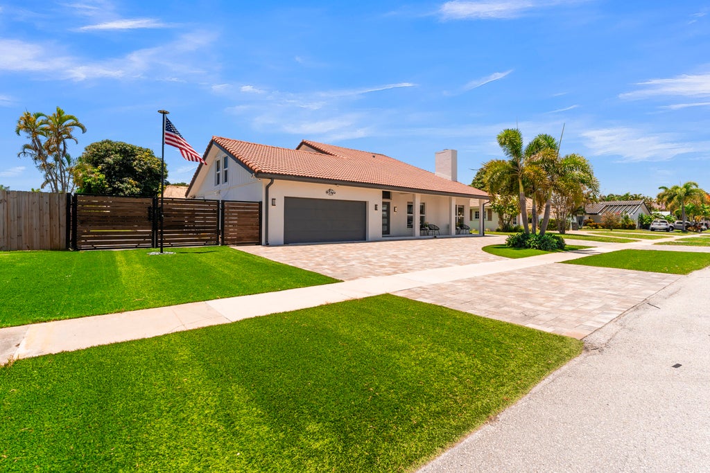 Photo of 1472 SW 13TH Street, Boca Raton, FL 33486 (MLS # B26092363)