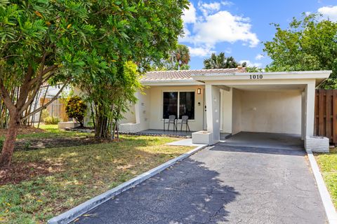 Photo of 1010 SW 32nd Street, Fort Lauderdale, FL 33315 (MLS # B26024112)