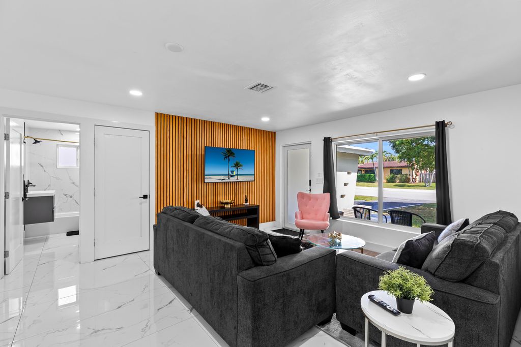 Photo of 1010 SW 32nd Street, Fort Lauderdale, FL 33315 (MLS # B26024112)