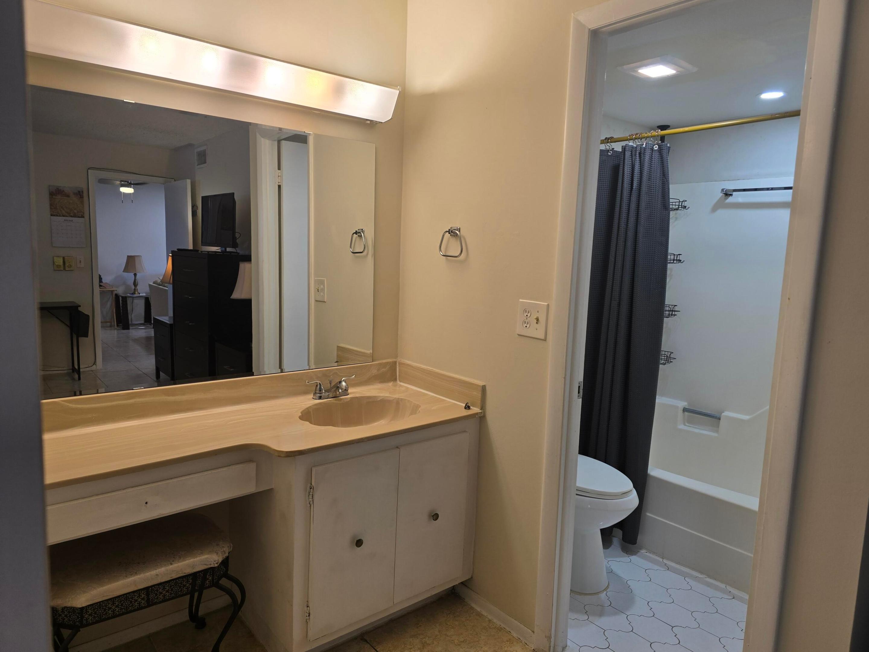 GOLDEN LAKES VILLAGE - Residential Lease