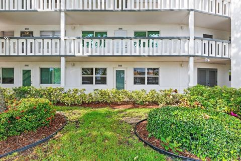 Condominium in Deerfield Beach FL 1033 Oakridge D.jpg