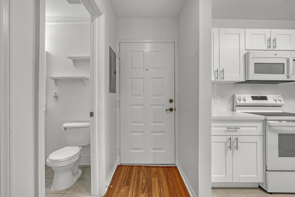 Photo of 1155 Main St #219, Jupiter, FL 33458 (MLS # B26000373)