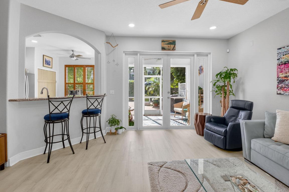 LAS BRISAS - Residential