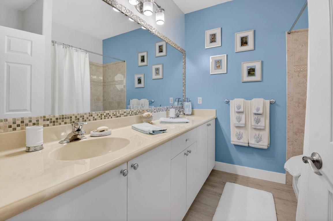 LAS BRISAS - Residential