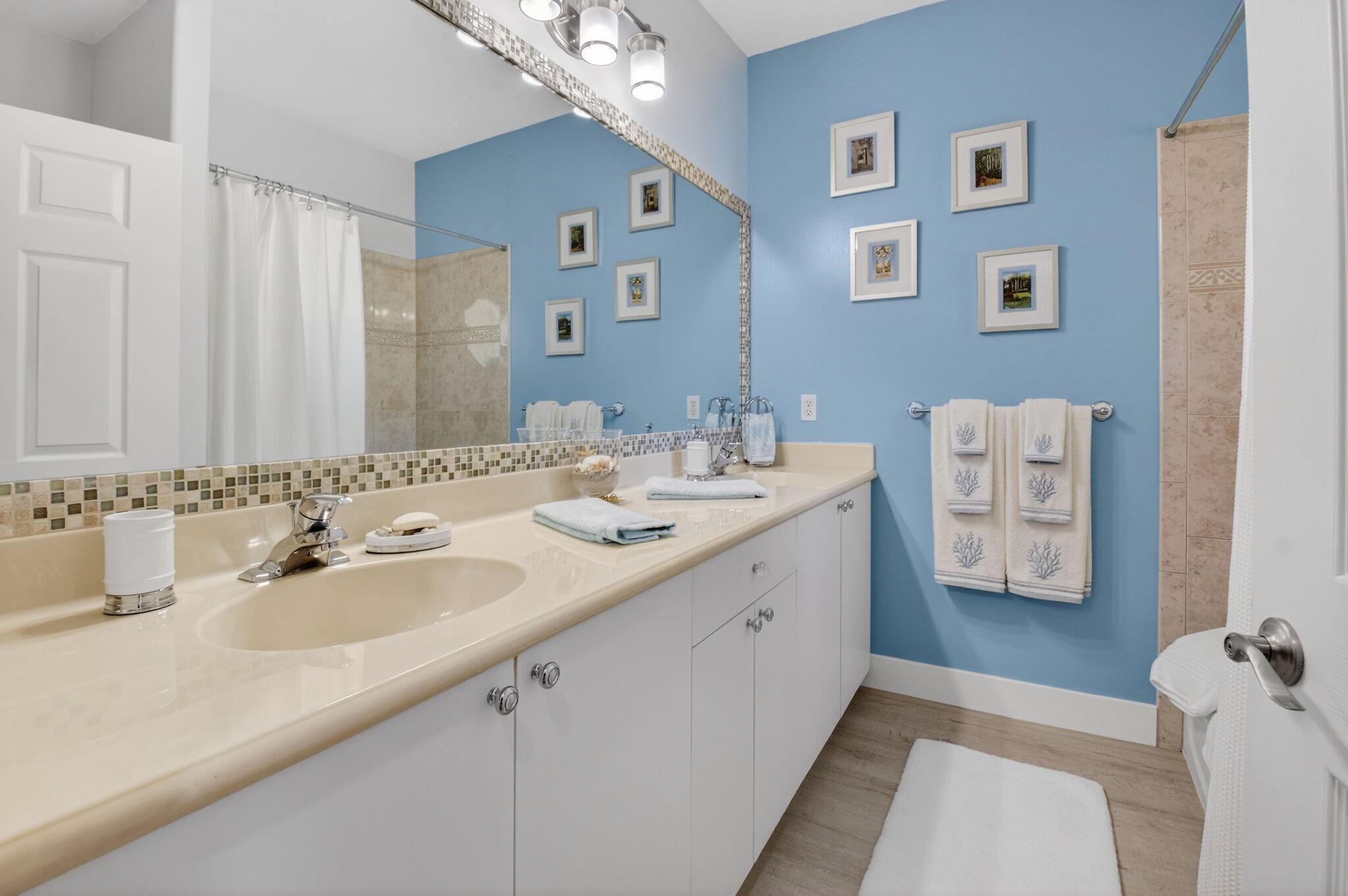 LAS BRISAS - Residential