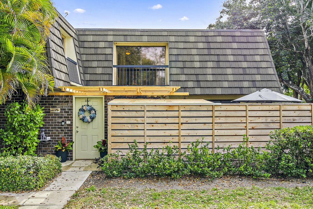 Photo of 625 6th Terrace, Palm Beach Gardens, FL 33418 (MLS # R10777452)