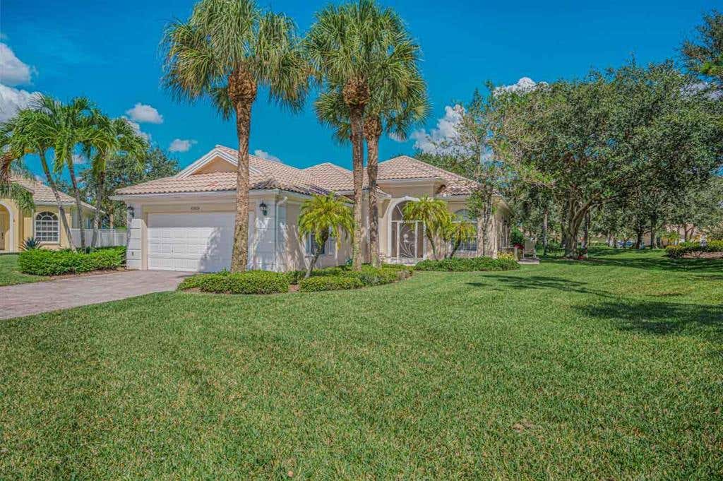 Photo of 10819 Wharton Way, Palm Beach Gardens, FL 33412 (MLS # R10763350)